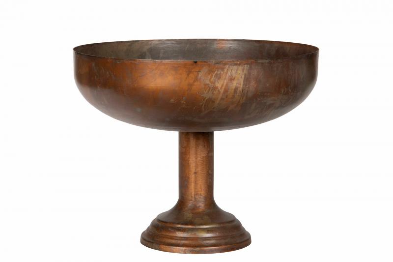 Dekorativ skål på kobberfod